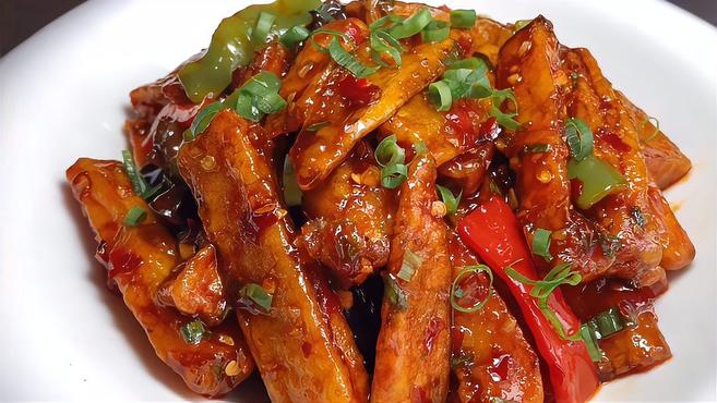 厨师长教你鱼香茄条的家常做法,步骤详细,甜酸适口下酒又下饭