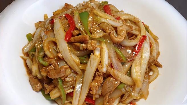 厨师长教你白菜帮炒肉丝的家常做法,步骤详细,清脆入味下酒又下饭