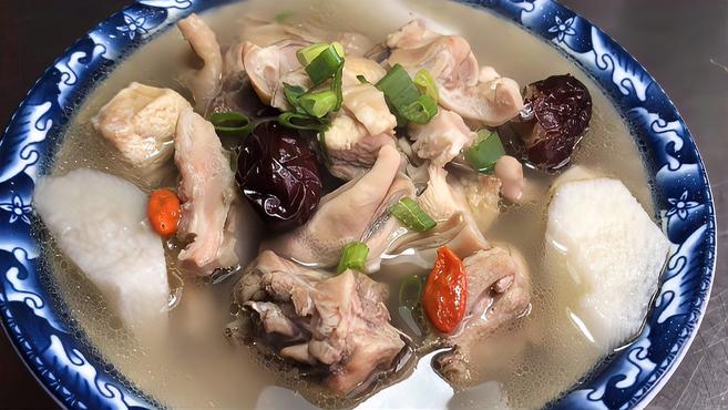 厨师长教你猪肚鸡汤的家常做法,步骤详细,汤鲜味浓老少皆宜