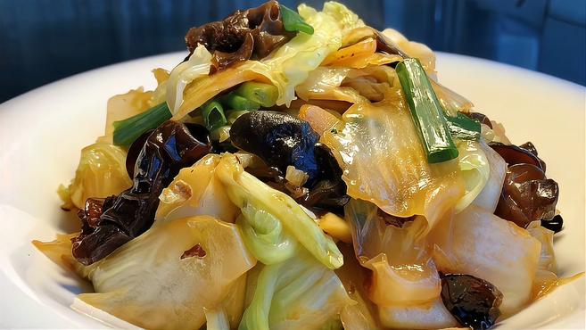 厨师长教你白菜炒木耳的家常做法,步骤详细,清脆爽口下酒又下饭