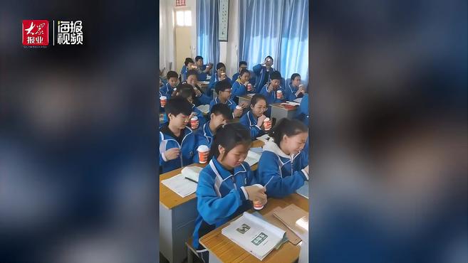 暖心闻丨为督促学生健康吃早餐 河南一老师自费为全班买来一大筐早饭