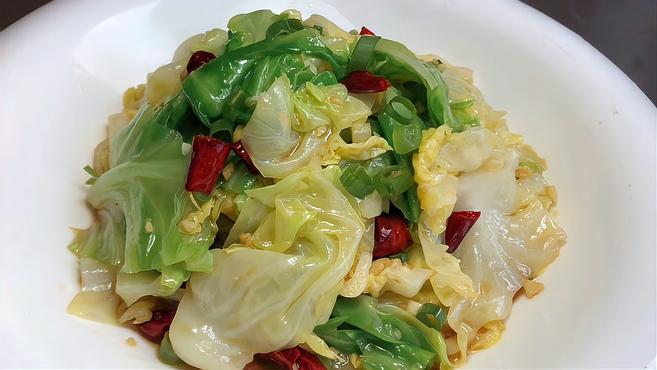 厨师长教你炝拌圆白菜的家常做法,步骤详细,开胃解腻下酒又下饭
