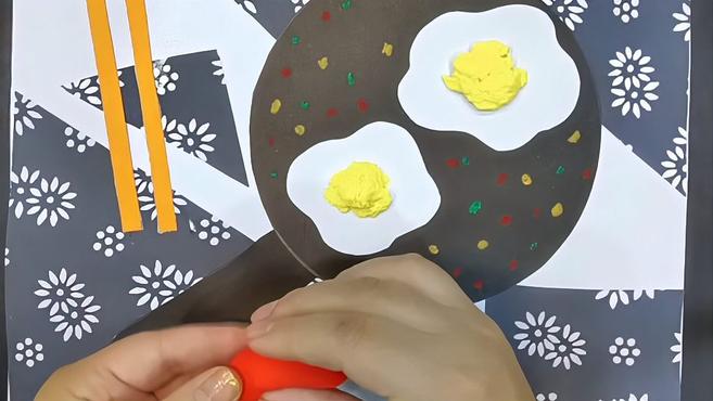 儿童画:幼儿手工纸浆画《煎鸡蛋》