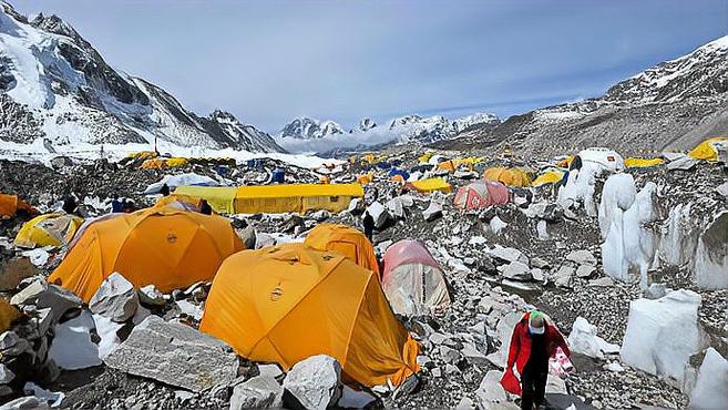 [图]尼泊尔旅游局:截至5日珠峰大本营一切正常