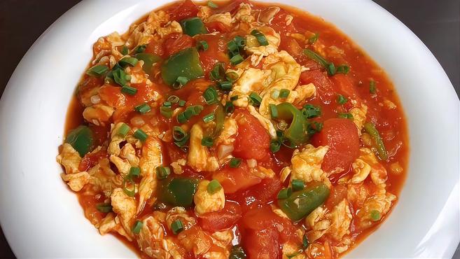 看看年薪20万的大厨怎么做西红柿炒鸡蛋的,这技术太棒了,先收藏