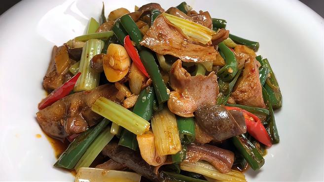 厨师长教你炒猪肚的家常做法,步骤详细,香辣入味下酒又下饭