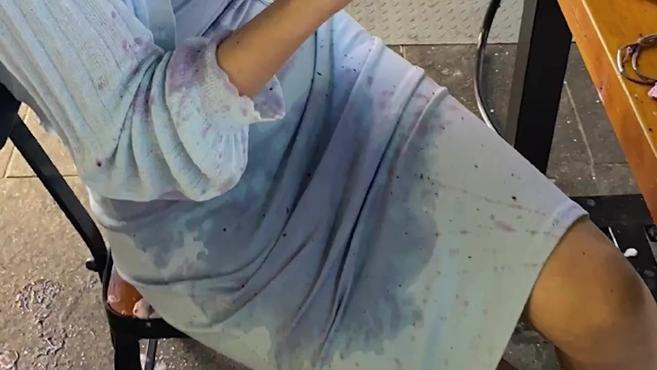 【成都一女子奶茶店被陌生男泼奶茶朝女孩泼奶茶男子被抓获  警方已介入调查】5月11日,网友