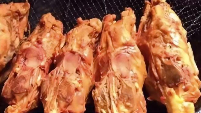 沈阳人爱吃“鸡架”成热搜!那何为“鸡架”呢?