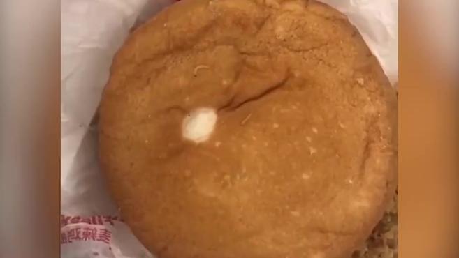 针对网传太原麦当劳汉堡吃出大量活虫一事,麦当劳于5月31日回应称:餐厅已与顾客积极联系沟通