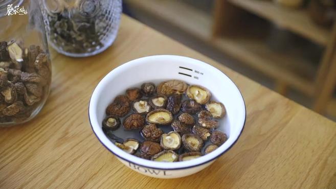 【夏天怎能没卤味?给你一份“卤味秘方”】冬天有卤肉,那么夏天咱们可以卤素菜啊~简单又方便,