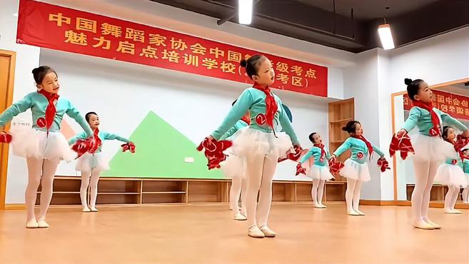 儿童舞蹈《大公鸡爱美丽》少儿舞蹈