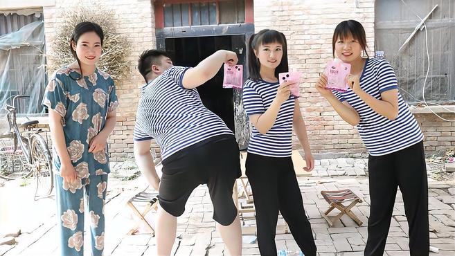 妈妈给孩子们带来了狂摇奶茶,小伙伴一起群舞乱舞了摇了起来