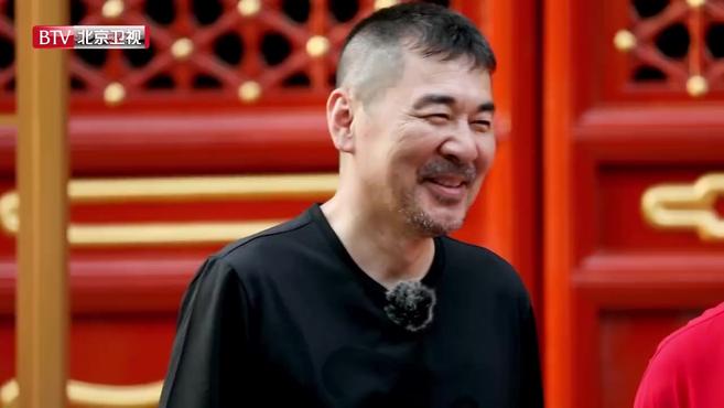 #书画里的中国# 《卢仝煮茶图》画面中,卢仝倚靠在山坡上双目盯着煮茶者煮茶,侍从在一旁伺候