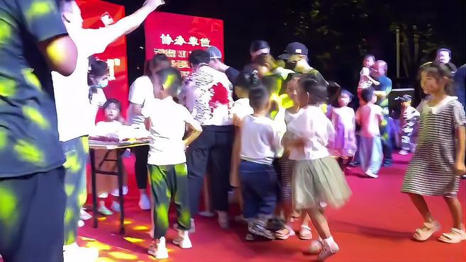 淄博高新区四宝山街道银泰城社区举行庆祝中国共产党成立100周年文艺晚会