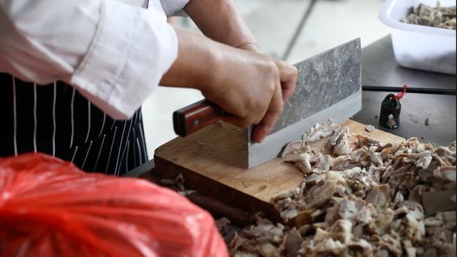 排3小时队没喝上!大暑天山东枣庄这家羊汤馆一座难求