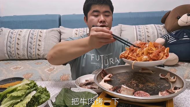 古老的韩式烤肉,“石板烤肉”,大家见过这样的烤肉方法吗?
