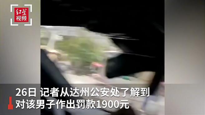 嚣张!男子边喝酒边开车还发朋友圈 交警:罚款并扣12分