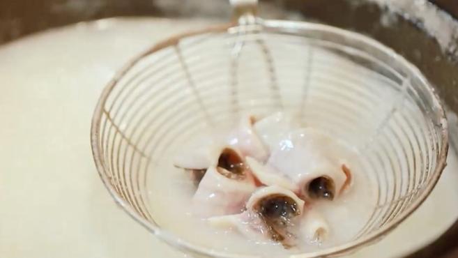 寻味上海|自成一家的顺德“毋米粥火锅”