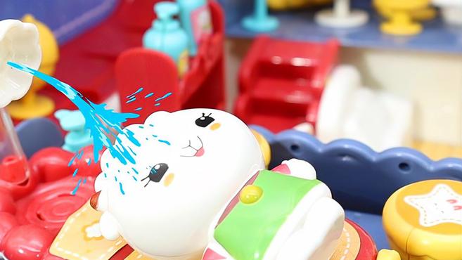 面包超人做理发师,变形手提理发店