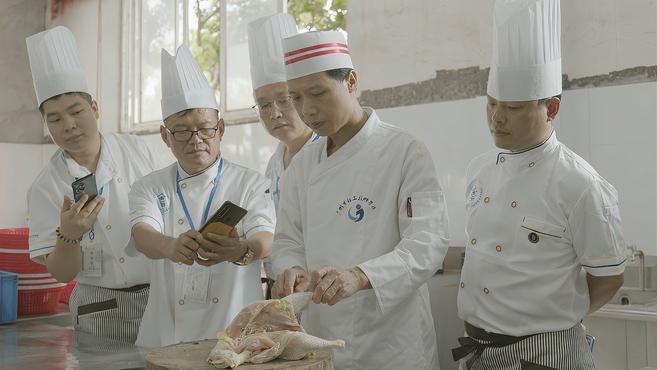 30名黔南学员广州学做烧腊、点心,助粤菜文化贵州开花