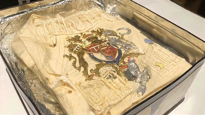 1850英镑!戴安娜王妃40年前婚礼蛋糕高价拍出