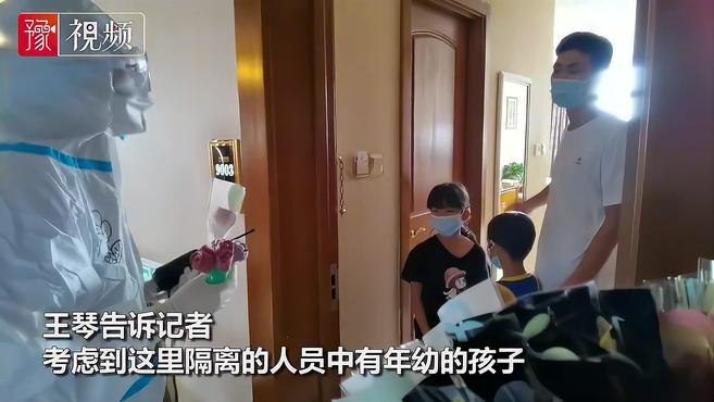 暖哭!医护为隔离人员送七夕玫瑰,俩萌娃反送大白手工彩泥玫瑰