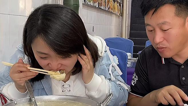 锦州赫赫有名的萧包子,别看长得丑,但味道堪称一绝