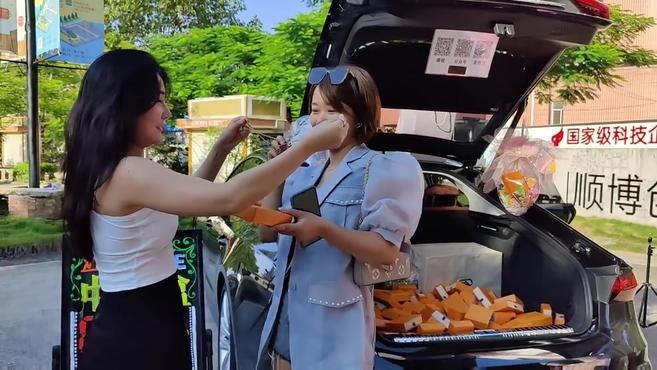 #不止旅行# 菜尾蝗vlog,小黄咖啡车顺德摆摊记。长腿美女小姐姐唱歌太好听了为了摆摊,中