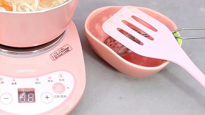 迷你厨房玩具,真实烹饪,小朋友来做煮面条啦!