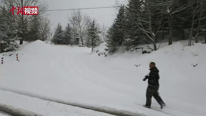 [图]红墙灰瓦映白雪 圣境五台山美如画