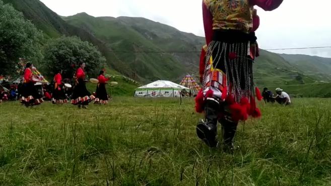 看过热巴舞就知道 西藏人有多热情奔放