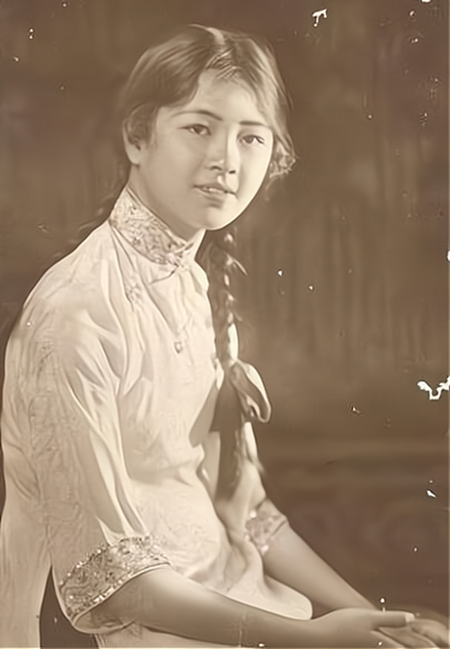 林徽因的学生服已经成为了民国女学生的代表形象,但是其实在那个时期