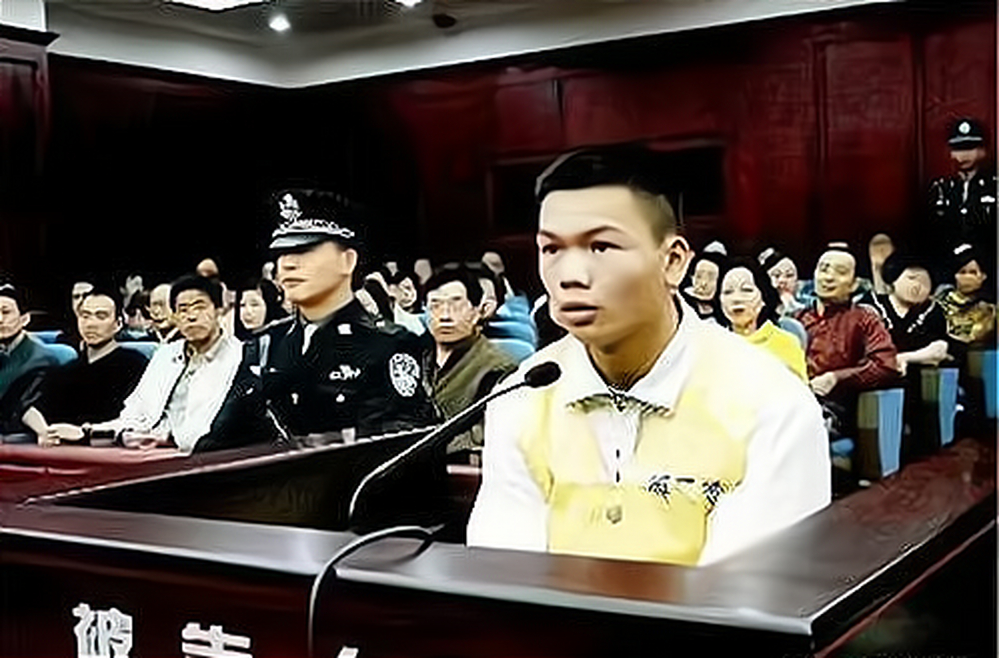 2004年2月,云南大学马加爵在宿舍用锤子连杀了四名同学,并将尸体藏入