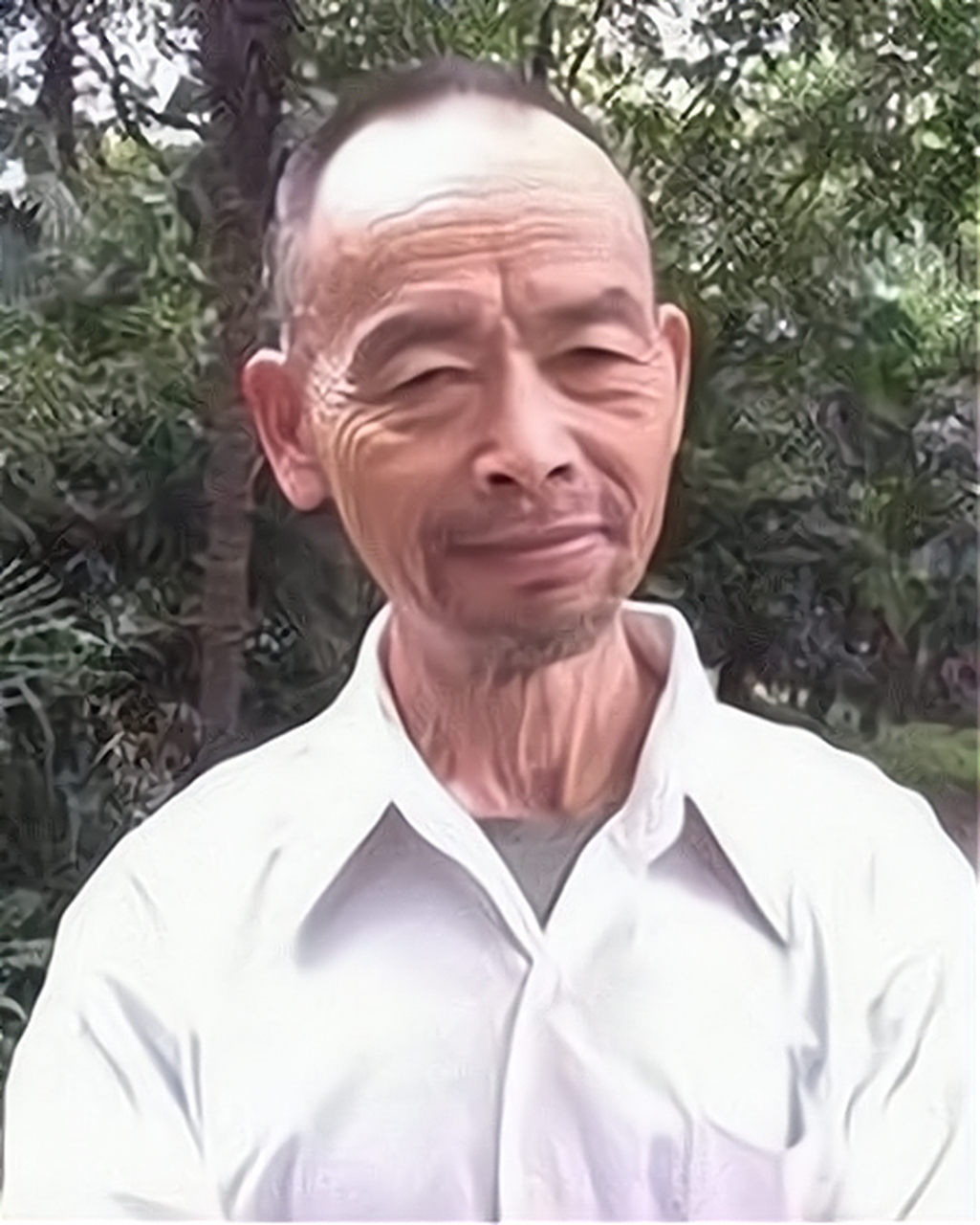 2015年,拾荒老人韦思浩遭遇车祸.