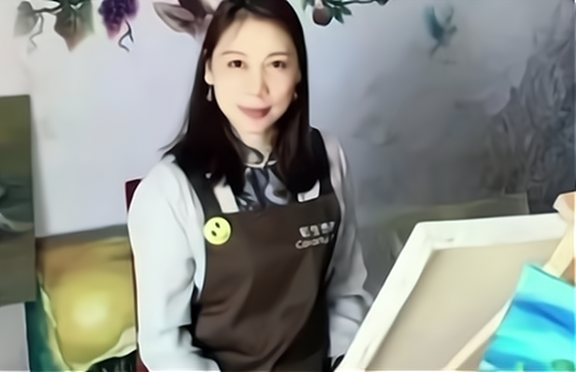 2016年,劳荣枝逃到厦门,并化名"雪莉sherry"在酒吧打工,过着画画,健身