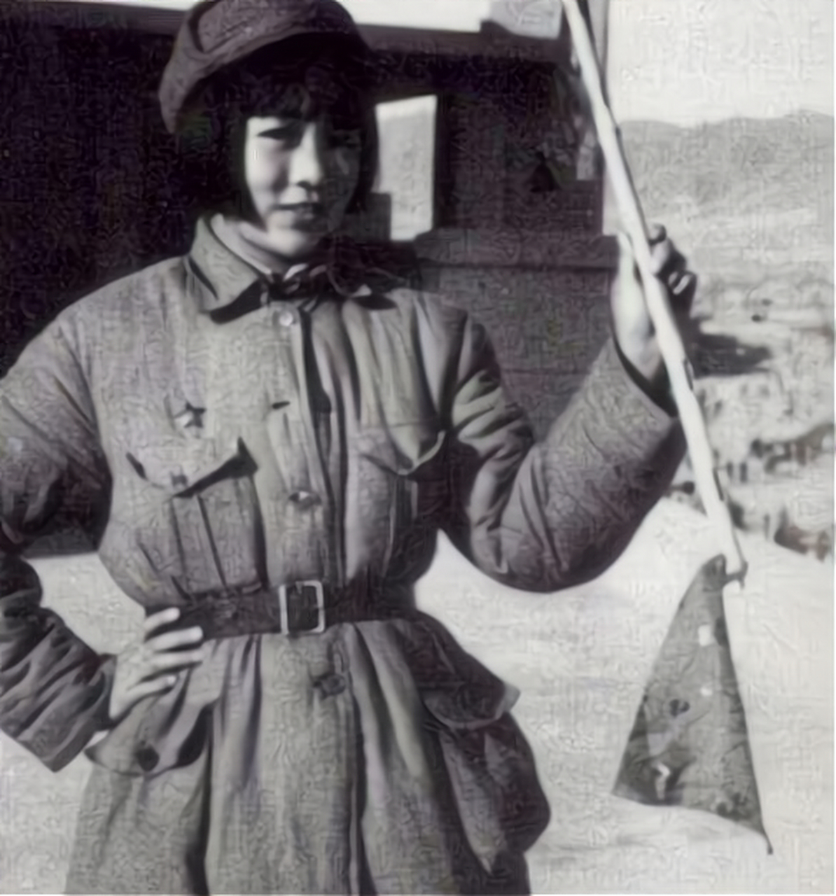 1938年,在黄埔军校外,门卫拦住了一位女子周咏南,谁知她大声喊道:"我