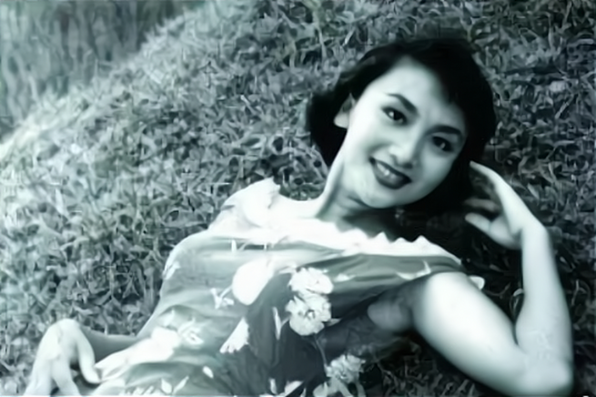 金庸一生有三个妻子 朱玫是第二任,她本是香港的一位新闻记者 两人