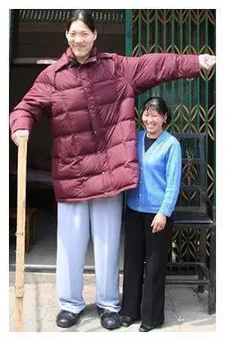 湖南女巨人小莫2米3图片
