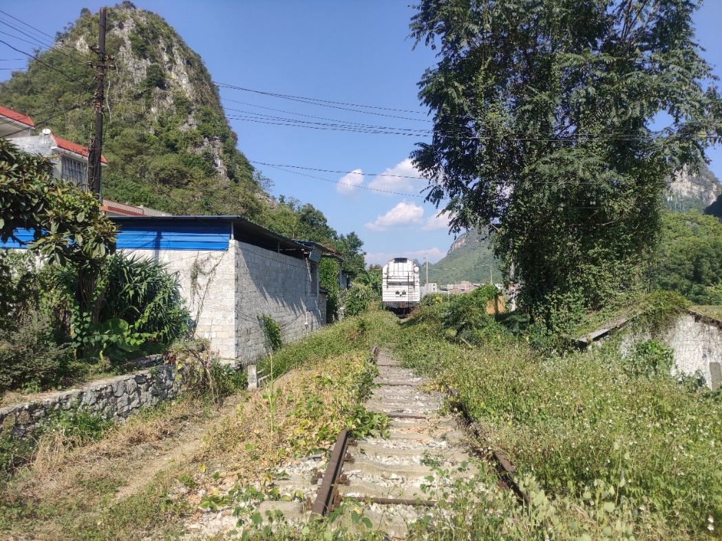 广西规模最大的地方铁路已隐没在大山里,沿线曾有多家工矿企业