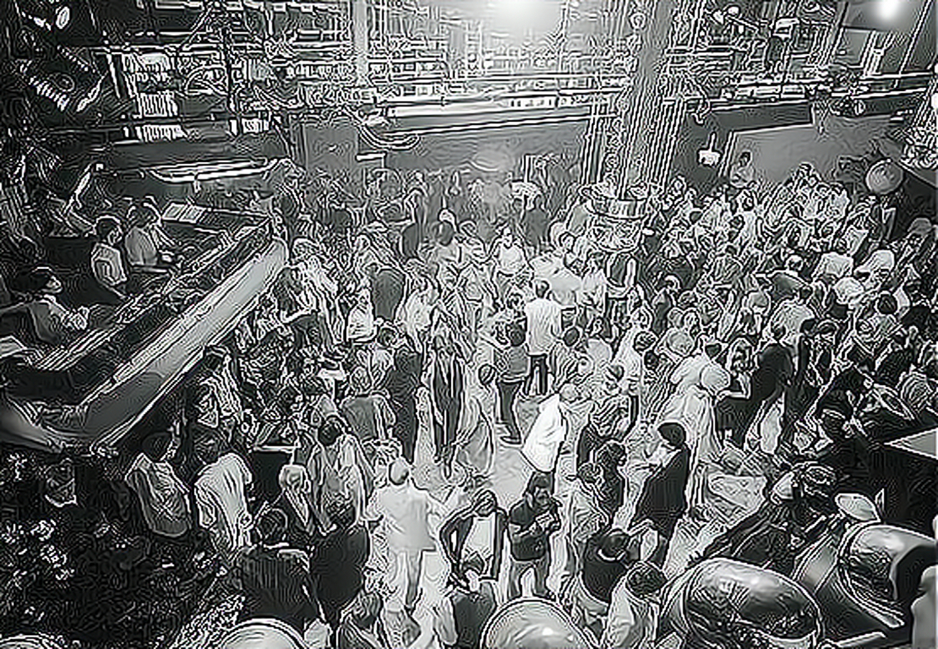 在70年代的美国,一家酒吧里正在表演脱衣舞的男子和一名女子在亲吻.