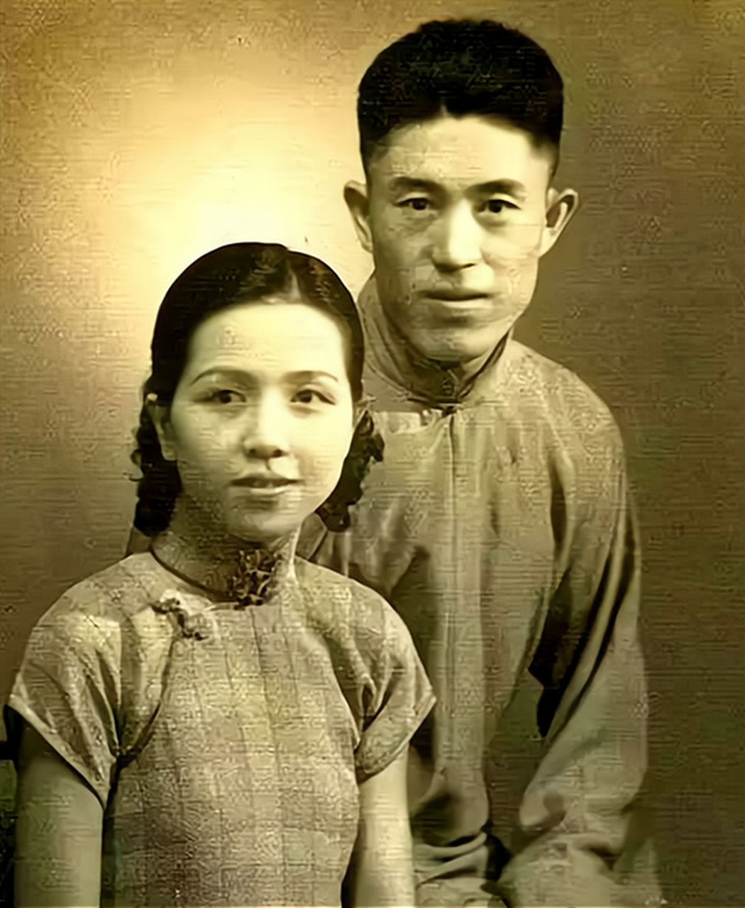 一生坚毅果敢的郑洞国,再也忍不住自己的情绪,痛哭起来.