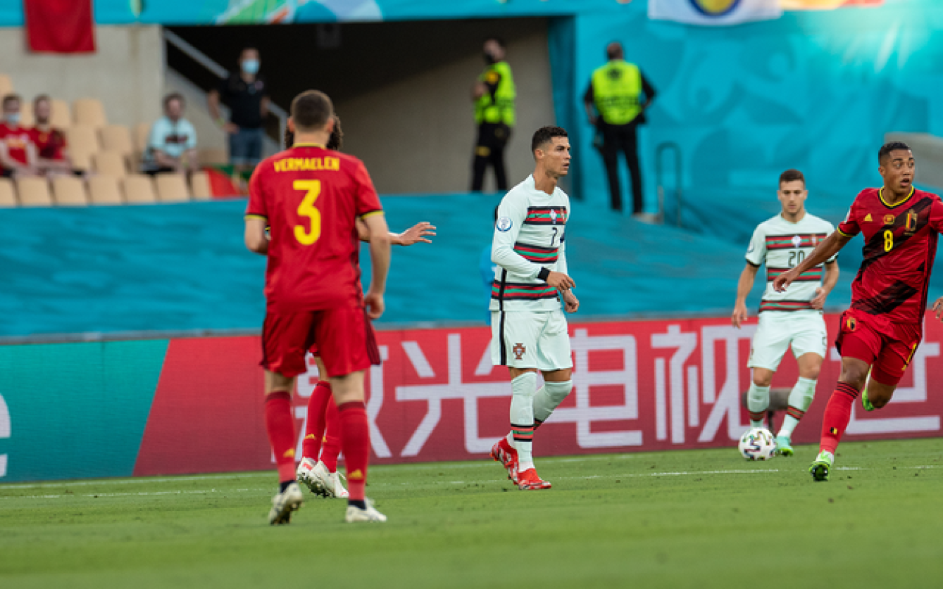 国产电视彰显实力，欧洲杯赛场见证“第一”，中国品牌走向世界！