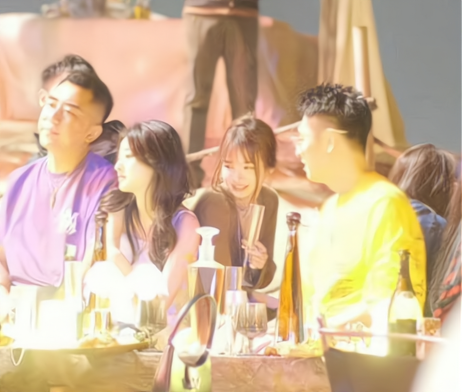 邵晴手势舞宣示主权,疑好事将近,嘉倪成大赢家 买超这边有了新动态,并