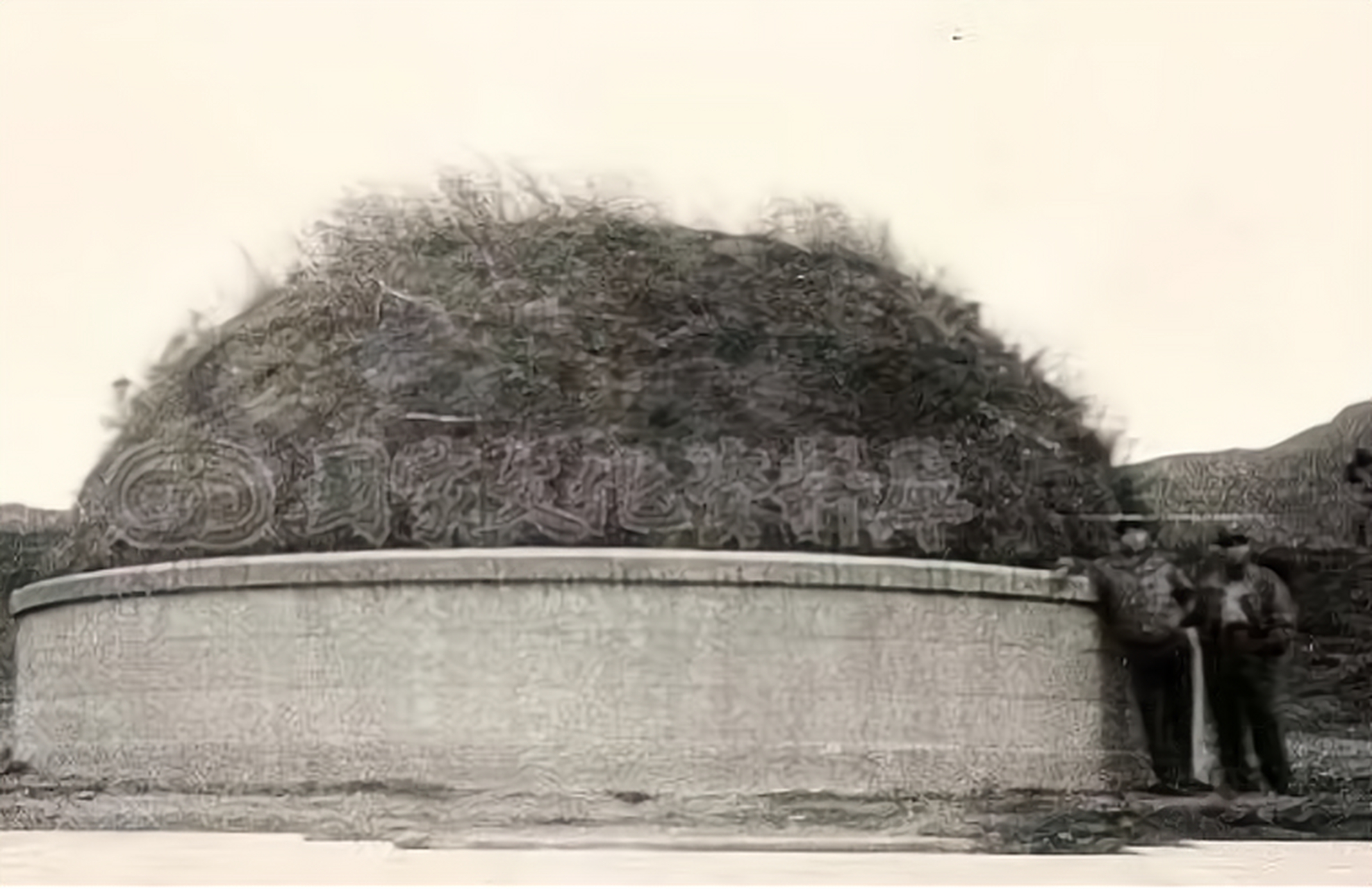 1945年,大汉奸汪精卫的坟头草已经一米多深,现在呢?