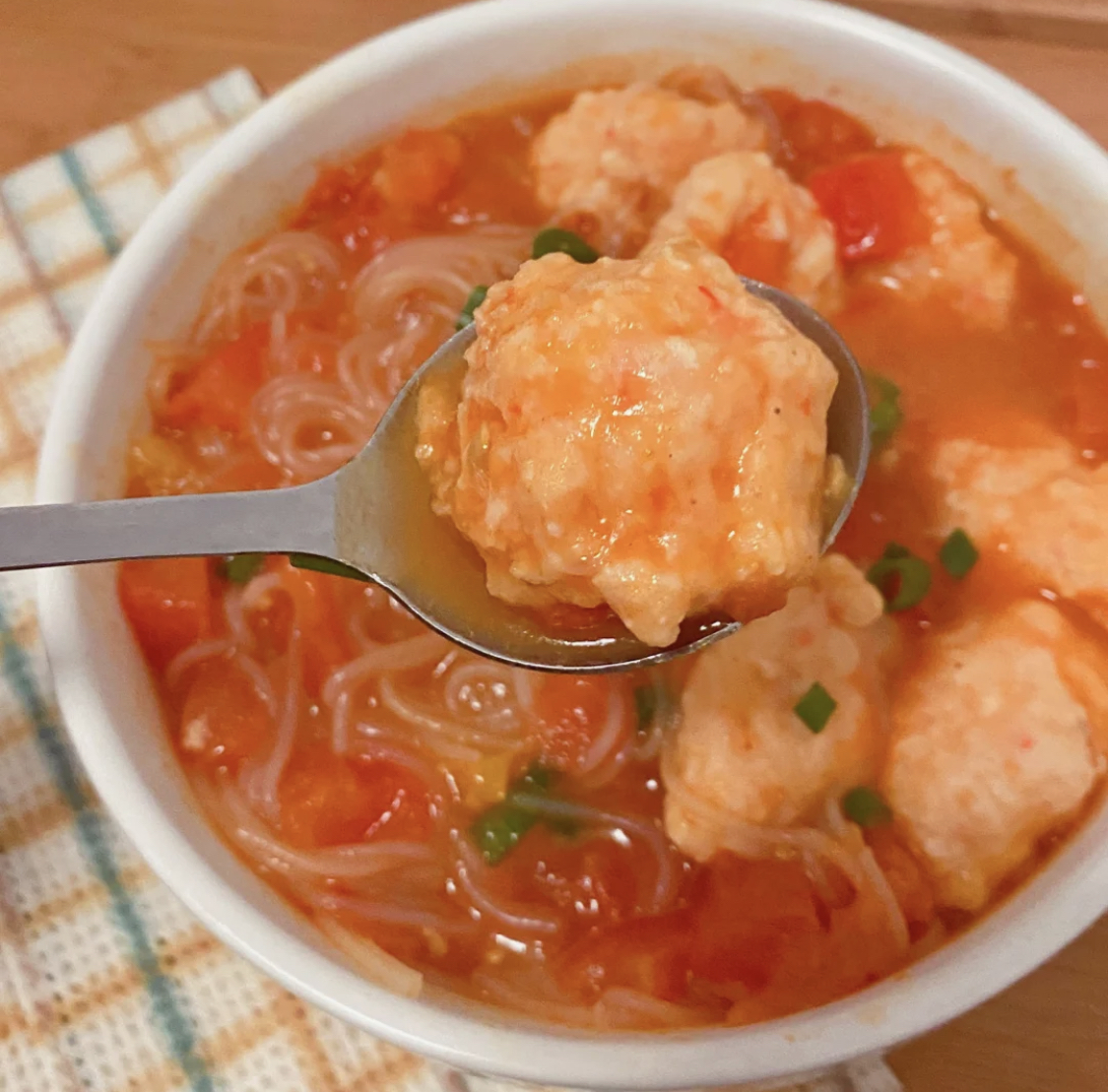汤汁超浓郁的番茄虾滑粉丝汤,低脂低卡高蛋白,吃到撑也不怕胖!