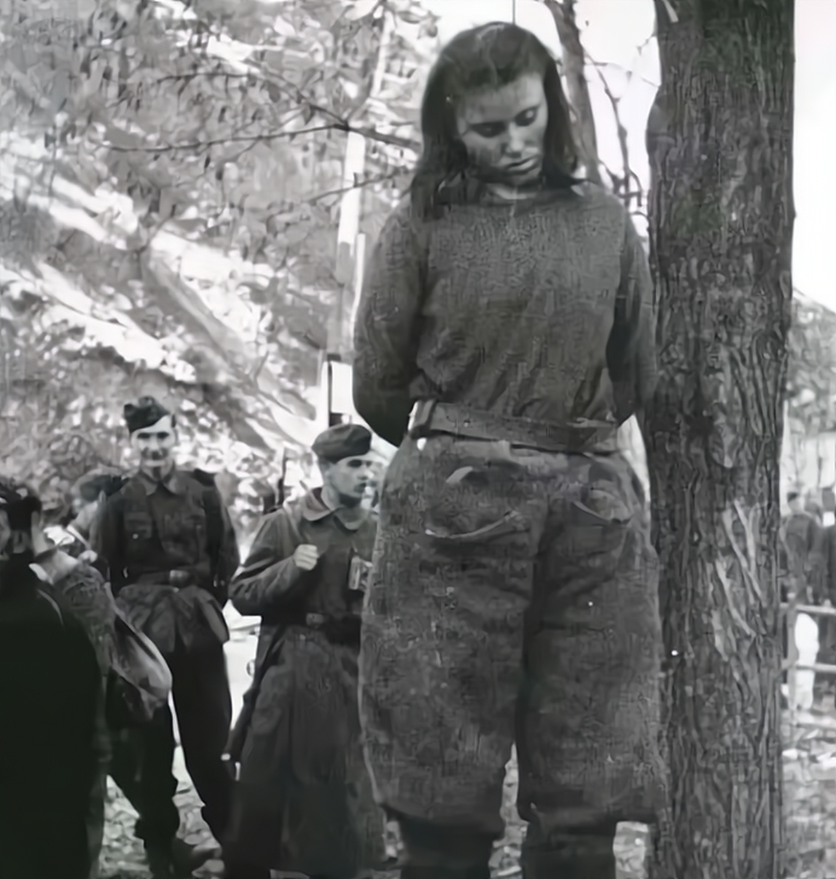 1943年,二战期间,18岁的女游击队员莱帕.