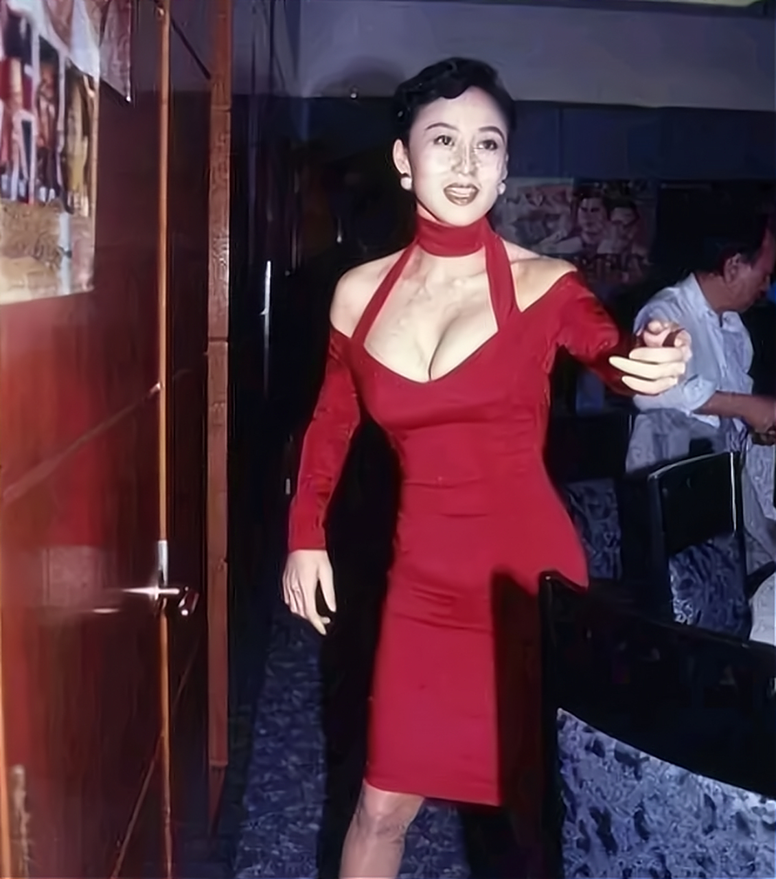 利智被誉为当时香港的女神,她的美丽让人惊叹.