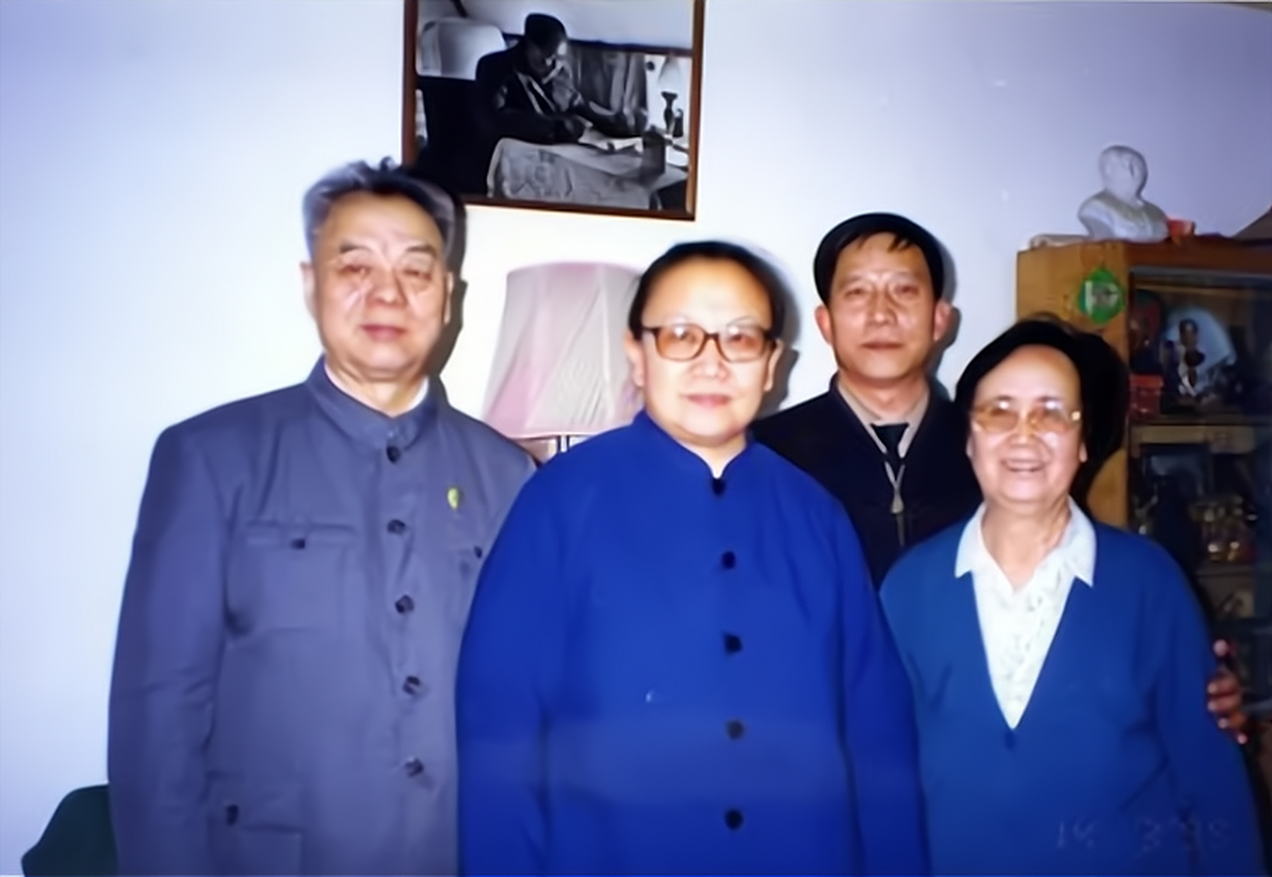 介绍王景清和李讷认识这件事上 韩桂馨的领导王青林高兴地说:"小韩哪