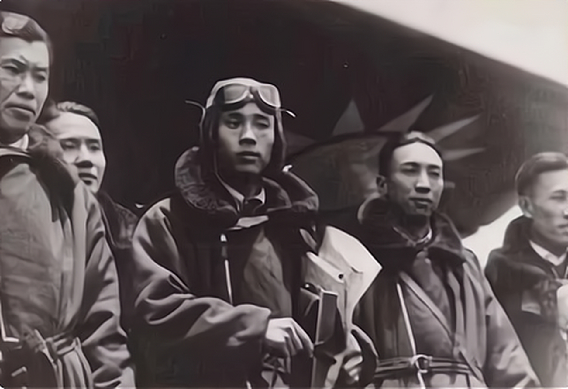 1933年,陈怀民考入杭州笕桥中央航空学校,成为22岁的富二代飞行员.