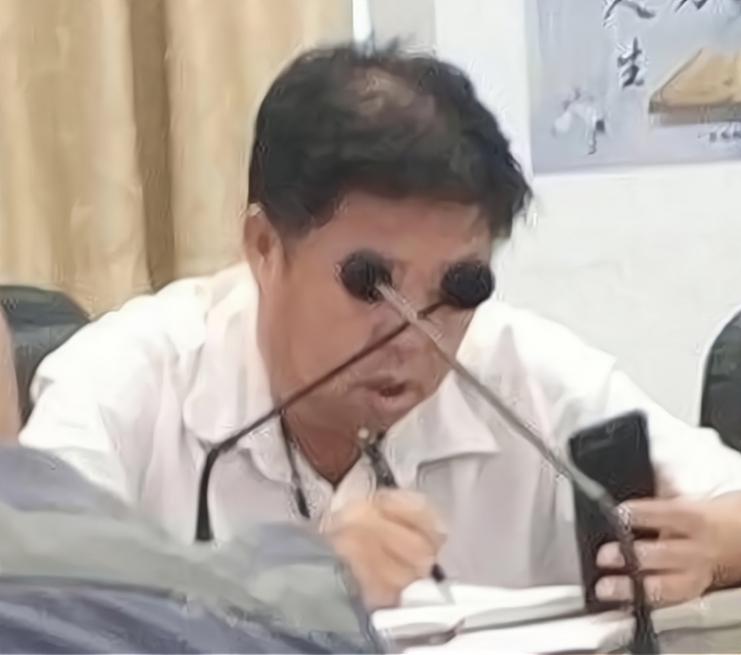 摄影师你这样给领导拍照真的好吗